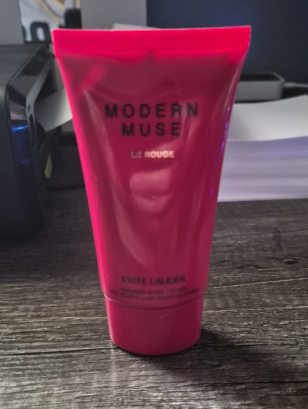 Estee Lauder Modern Muse Le Rouge Body Lotion - Bright Pink - Picture 1 of 1